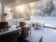Olohuoneesta käynti patiolle