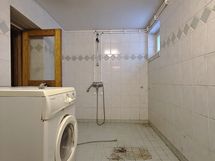 Kellarikerros - kylpyhuone