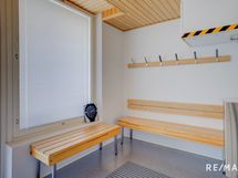 Yhtiön saunaosaston pukuhuone.