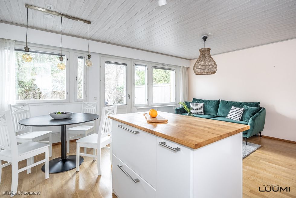 Saarekkeellinen avokeittiö