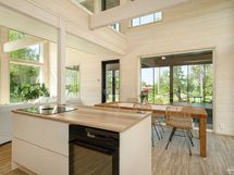 Ruokailutila taustalla