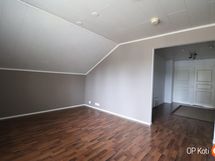 Yläkerran iso huone