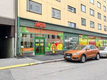 Lähikauppaan on parin minuutin kävelymatka.