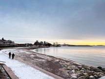 Merenranta ja upeat ulkoilureitit ovat lähellä.