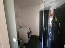 pesuhuone päärakennuksessa