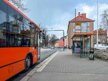 Bussit Alepa Vallilan edessä