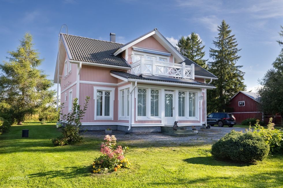 Julkisivu