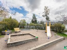 Lapsille ihana leikkipiha