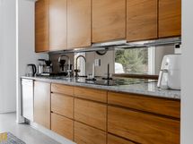 Aitoa puuviiluovet tuovat lämpimän vaikutelman