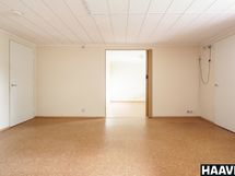 Kulku alakerran makuuhuoneeseen