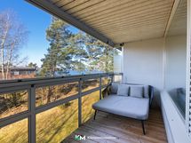 Huoneiston levyinen lasitettu parveke