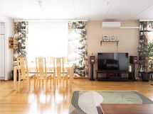 Ruokailutilaa ja olohuonetta