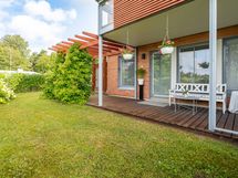 Asunnolla on myös piha-alue