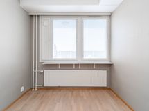 Alakerran toinen makuuhuone