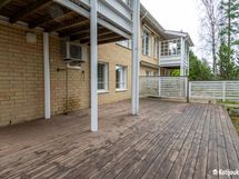 Oma suojaisa terassi