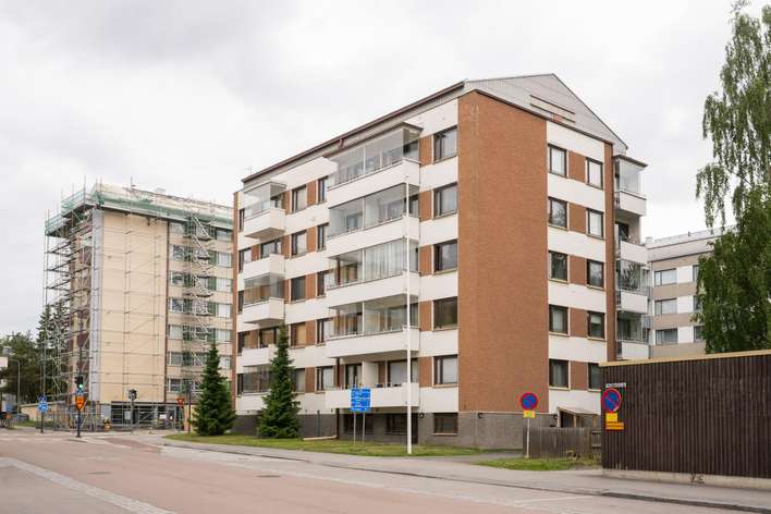 Kerrostalo, 3h+keittö+kylpyhuone+lasitettu parveke, 76 m², Keskusta
