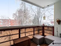 Lasitettu parveke on oleskelutilojen jatke.
