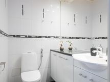 alakerran erillinen wc