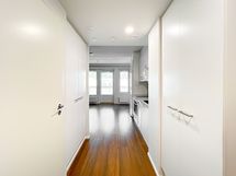 Näkymä eteisen suunnasta.