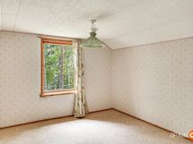 Päärakennuksen yläkerran toinen huone