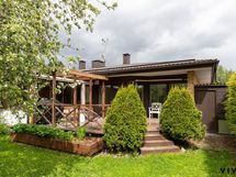 Julkisivu/piha