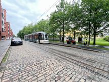 Ratikalle ja lähikauppaan kävelet minuutissa.