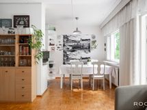 Ruokailutila kettiön jatkeena