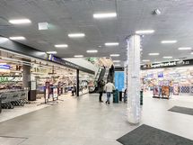 Ostoskeskus Lauttis on noin 15 minuutin kävelymatkan päässä