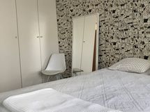 Makuuhuone on valoisa