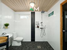 Kylpyhuone / toinen wc