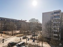 Näkymä parvekkeelta Telakkapuistikkoon