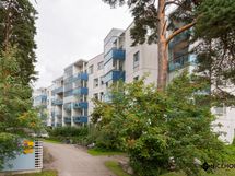 Taloyhtiön rauhallinen ja vehreä sisäpiha