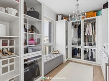 Walk in-closet, josta helposti saa makuuhuoneen
