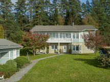 Julkisivukuva edestä.