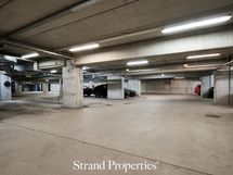 Yhtiön autohalli