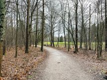 Talin aluella talon lähistöllä on upeat lenkkimaastot.