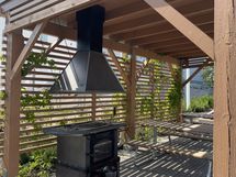 sisäpiha kesäaikaan. 