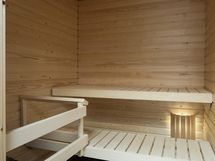 Omassa saunassa saat rentoutua arjen kiireiltä