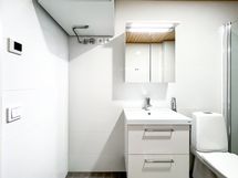 Oven vieressä paikka pyykinpesukoneelle.