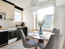 2019 remontoitu valoisa keittiö.