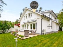 Kesäkuva pihalta
