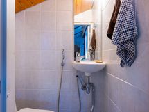 Yläkerran huoneen wc