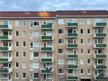 Näkymät ikkunasta on Kirstinkadulle.