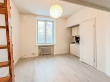 Tehoneliöillä oleva koti kivalla sijainnilla läheltä kulkuyhteyksiä ja palveluita