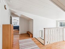 Yläkerta on matalaa tilaa