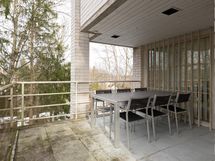 Toinen terassi ruokailutilalta