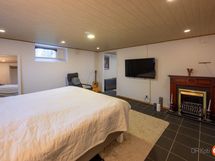 Alakerran makuuhuone