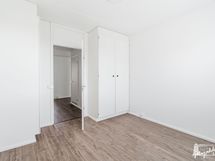 Olohuoneen viereinen huone