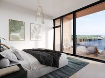 Makuuhuoneessa aamun avaa upea aamuaurinko. Käynti lasitetulle parvekkeelle.