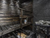 Puulämmitteinen sauna